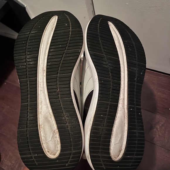 Puma Black and White Sneakers size 8 Womens - Picture 4 of 5